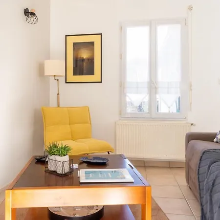 Maison De Bourg A Deux Pas De La