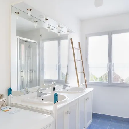 Maison De Bourg à Deux Pas De La *